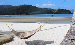 А на море белый песок: куда поехать летом в отпуск и сколько это будет стоить